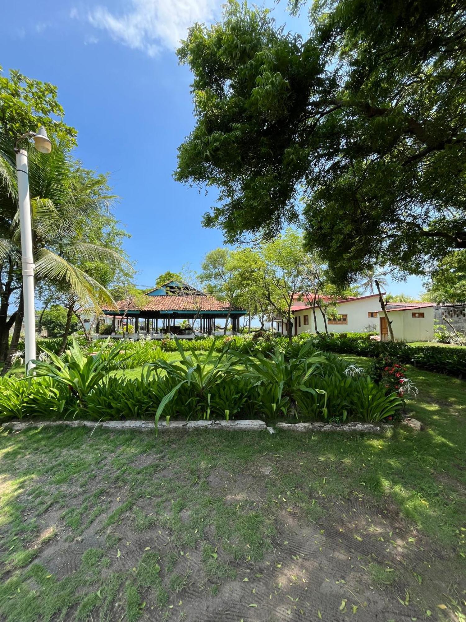 Casa De Playa Los Moncada León Exteriör bild