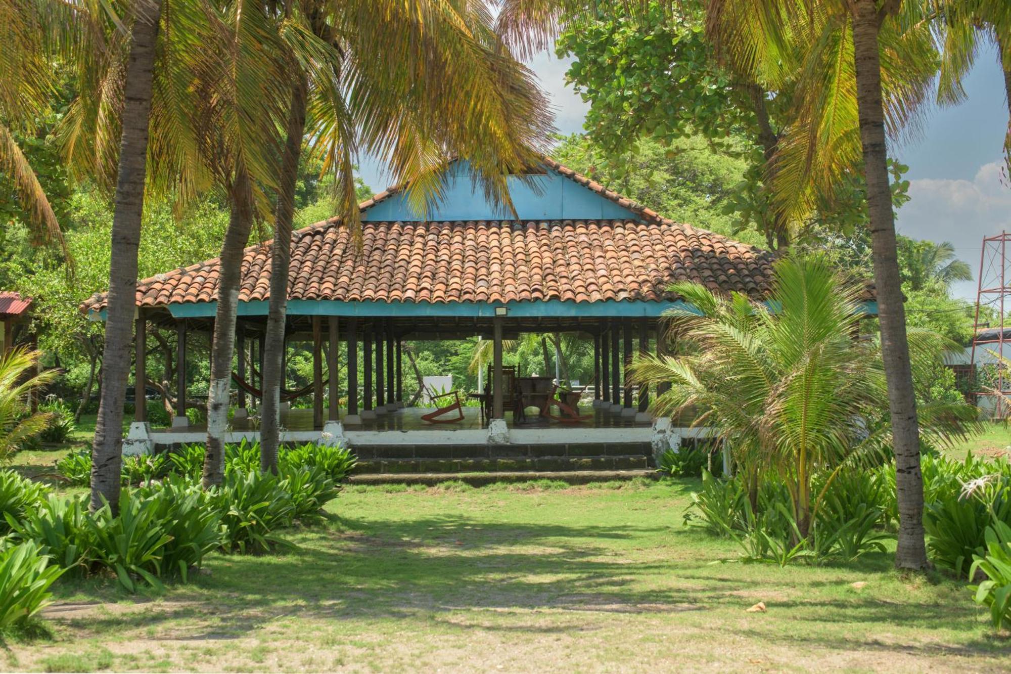 Casa De Playa Los Moncada León Exteriör bild
