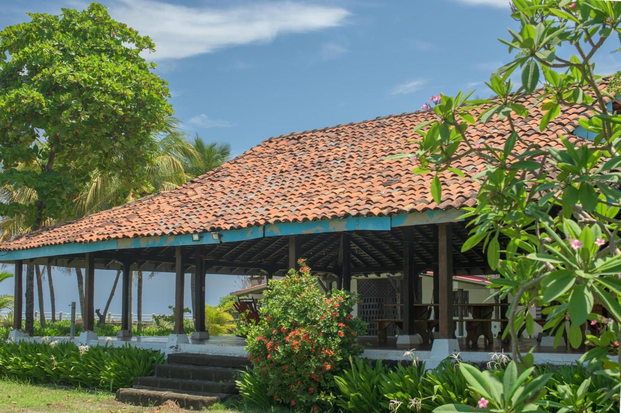 Casa De Playa Los Moncada León Exteriör bild